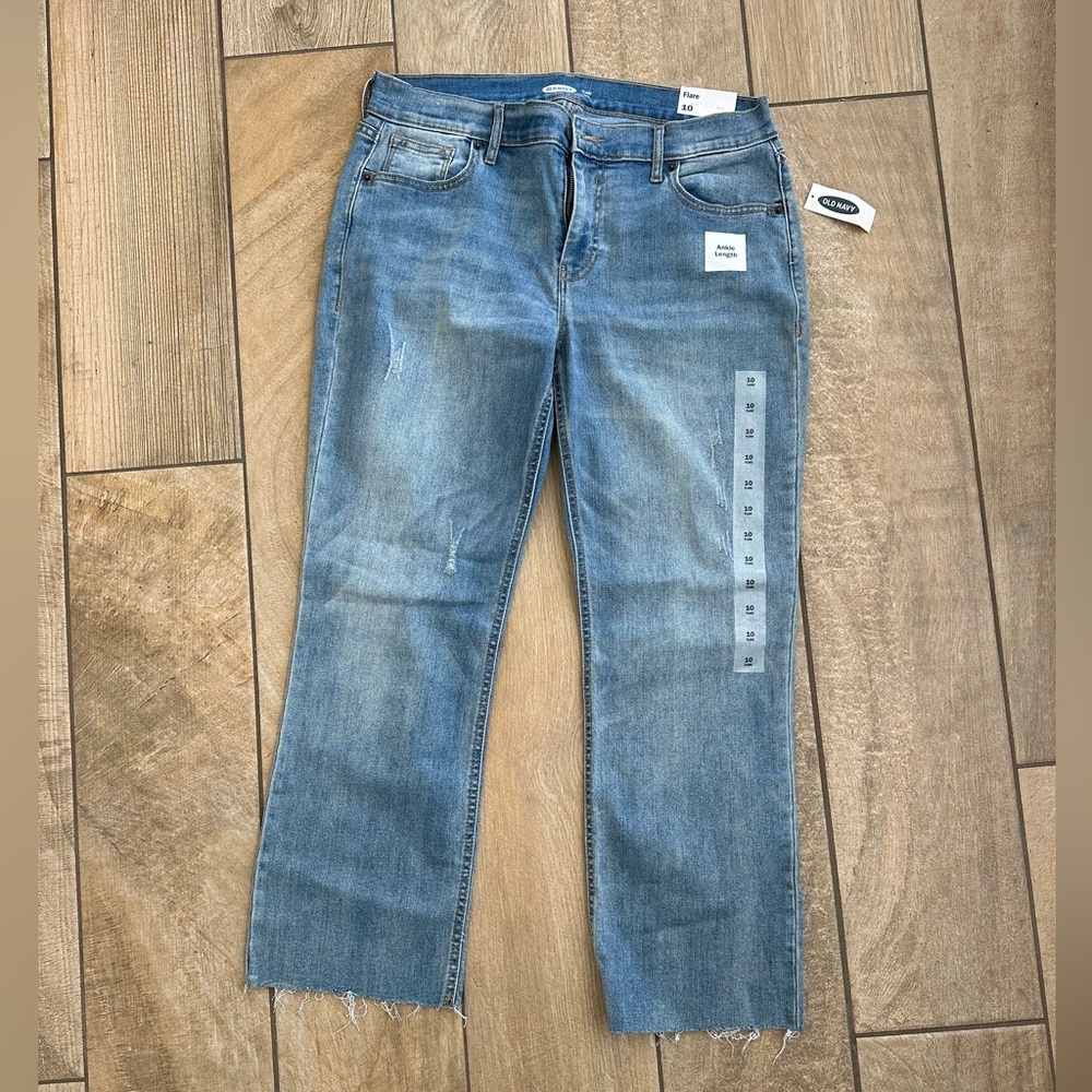 New with tags! Old Navy Flare Ankle-Length Jeans